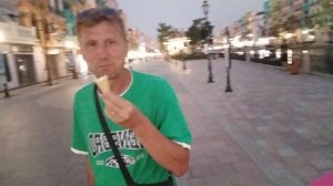 Мужикам мороженое...