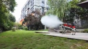 Пожарный на четырех лапах: в Китае показали робота-пса, который умеет тушить пожар.