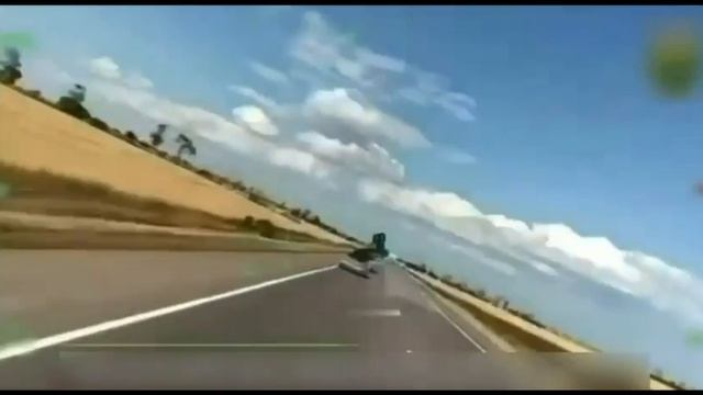 Украинская сторона также показала видео неудачной атаки на бензовоз дроном Hornet
