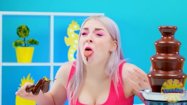Шоколадный фонтан Фондю Челлендж #Смешные ситуации с едой смотреть онлайн