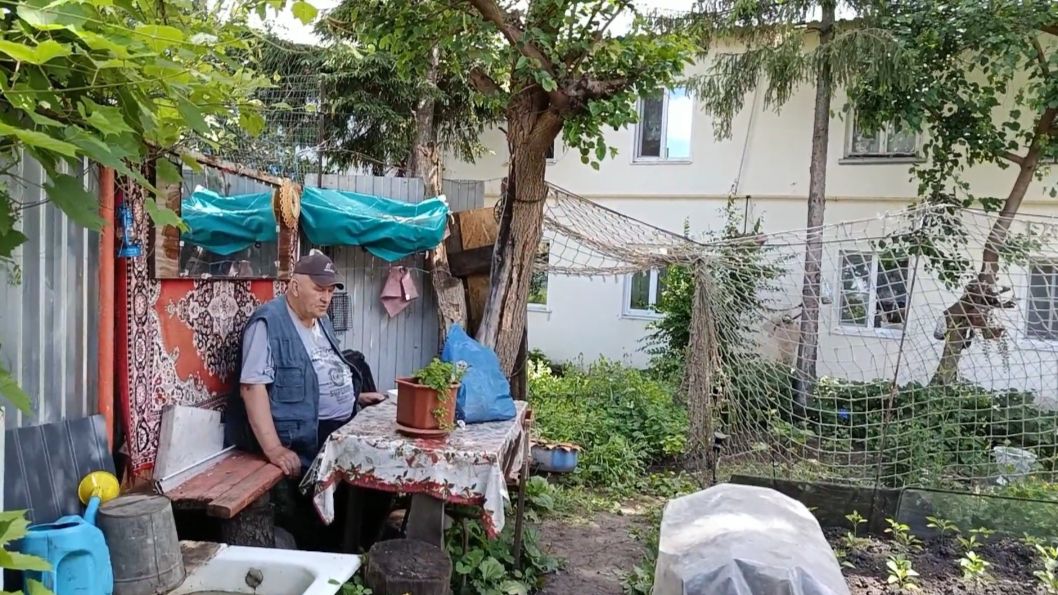 НЕРВНЫЙ СРЫВ,ПОДКОРМКА ГОРТЕНЗИИ, ВСЁ В КУЧУ смотреть онлайн