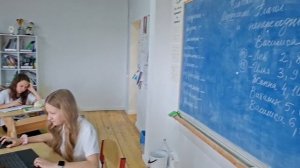 Урок русского языка в школе КИДС Дрим