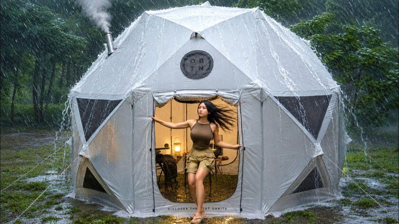 ☔️ Кемпинг под сильным дождём в штормовом лесу . Гигантская pop-up палатка ⛺️ Camping ASMR.