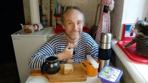 Завтрак с котями. Навождения после покупки дома. Мукбанг. Обжор. Еда на камеру. Диета. Шизофрения.
