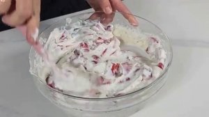 Нежный  десерт с клубникой без выпечки, вместо мороженного