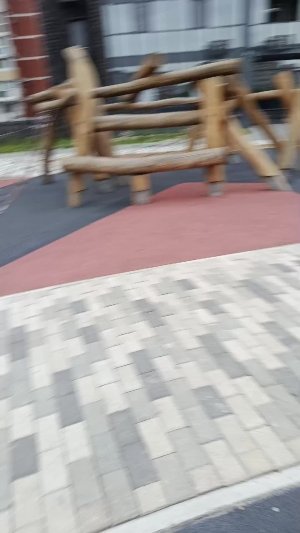 на турниках. 2