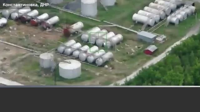 Российский флаг развевается на освобождённой улице в Константиновке. Наши ребята неустанно продвигаю смотреть онлайн