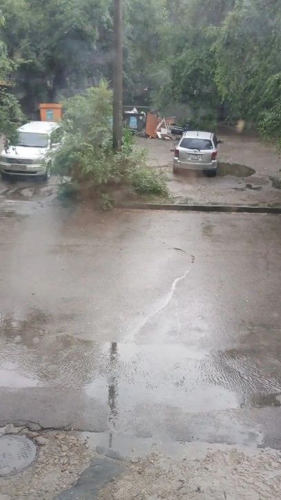 ДОЖДЬ И ЛУЖИ ВО ДВОРЕ по ЗАГОРОДНОЙ 48 Благовещенск_24.06.26