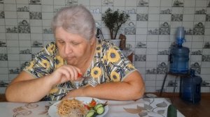 ВРЕМЯ ОБЕДА ДАВАЙТЕ ВМЕСТЕ ПООБЕДАЕМ.
