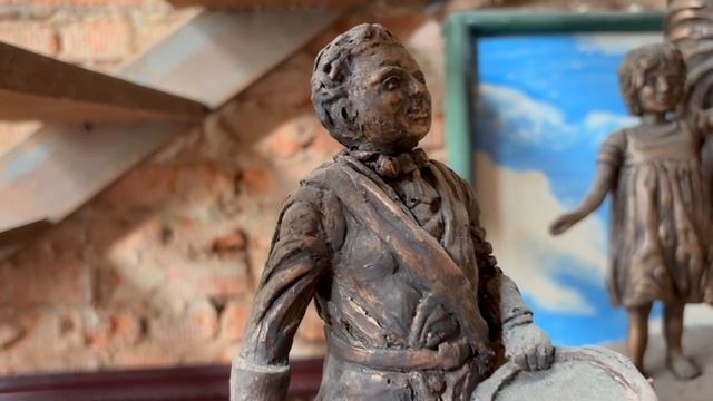 В память об основании кадетских навигационных школ в России Петра Великого