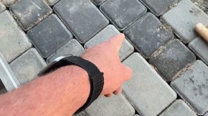 Просела тротуарная плитка в гараже и во дворе. Исправляю и вымываю.