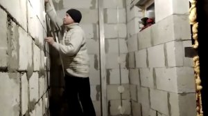 Как выставить и поклеить маяки под штукатурку без лазерного уровня. Часть 2