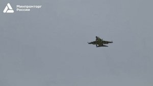 Российский Як-130М впервые поднялся в небо: новый шаг в подготовке летчиков.

Новейший учебно-боевой