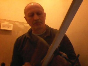 Сделать отверстия в плитке «дедовским способом»