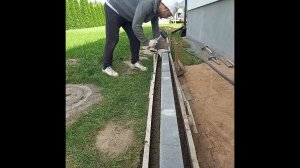 Установка бордюр под отмостку дома | installation of curbs foundation perimeter