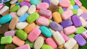 Удовольствие на несколько минут: 3 радужные ванночки с конфетами M&M's и волшебной слизью