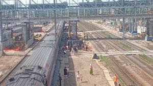 Стройка кипит. В Саратове пассажиров вокзала ждут деревянные платформы