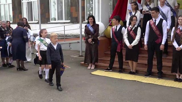 "Последний звонок" прозвенел в школах района смотреть онлайн