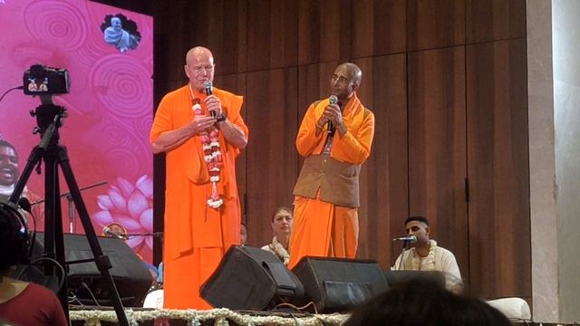 2026_01_10 | BB Govinda Swami | Несколько слов 1 eng, киртан-мела день 1. Сурат смотреть онлайн
