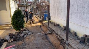 ДОРОЖНЫЕ БОРДЮРЫ вдоль забора  | Лучшая альтернатива ленточному фундаменту под забор 💡