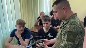 В Луганске прошла встреча студентов с бойцами «Южной» группировки войск.