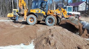 Подушка фундамента. Работа экскаваторов.