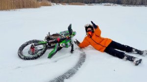 САША УСТРОИЛИ ЗИМНИЕ ПОКАТУШКИ ПО ЛЬДУ . ЧЕЛЛЕНДЖ С ПАПОЙ БРОС ШОУ