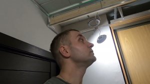 Как можно установить натяжной потолок, когда мешает шкаф