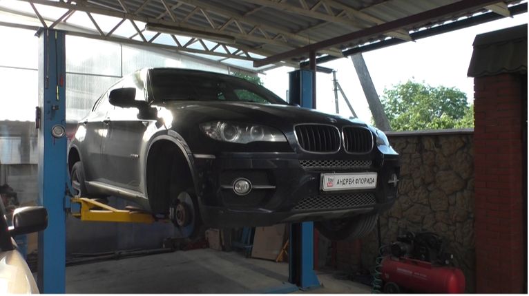 Высыпают ошибки по рулевому управлению ABS DSC 4WD ручному тормозу на BMW X6 2011 БМВ X6 3,0 бензин смотреть онлайн