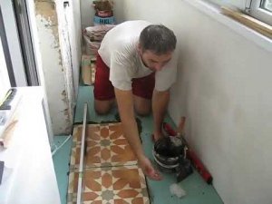 Укладка плитки на деревянный пол у себя дома