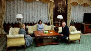 Лукашенко на встрече с Матвиенко: С сестрой вы миритесь?