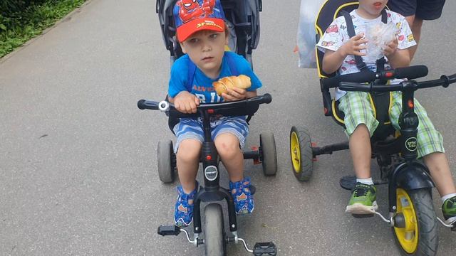 25-06-2026Гуляем и едим пирожки🥰🤗 смотреть онлайн