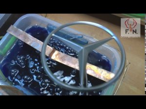 Гальваническое хромирование пластикового значка мерседес. Технологии FunChrome.