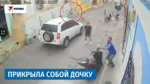 Женщина закрыла собой ребенка во время землетрясения