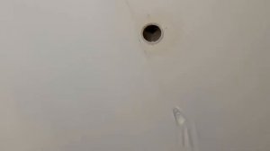 Ремонт порыва натяжного потолка по центру помещения Что можно сделать и как это будет выглядеть