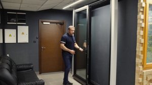 Раздвижные двери из алюминиевого профиля – обзор возможностей