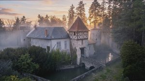 Настоящий замок Хогвартс найден в лесу: внутри сохранилось всё!