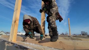 Двускатная крыша за 3 минуты  от стропил до металлочерепицы