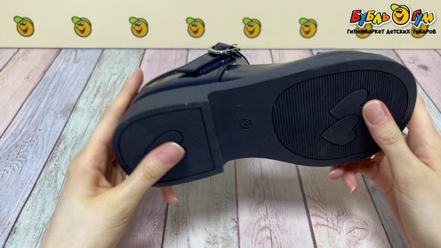 Туфли BARBARIS с декоративным бантиком и серебристой ракушкой лаковые черные - видео