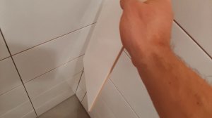 КАК ПОЛОЖИТЬ ПЛИТКУ НА КРИВЫЕ СТЕНЫ
