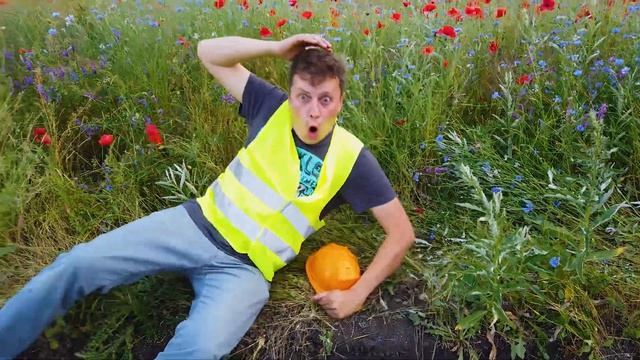 Leo Helps Dad Catch a Baby Dinosaur Tractor Excavator Adventure for Kids смотреть онлайн