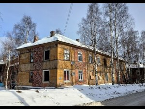 Заброшенный дом, открытые двери и оставленные вещи