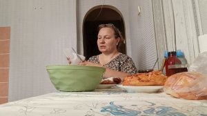 С УТРА КУПИЛА ФРУКТЫ, ОВОЩИ, СХОДИЛА В ПОЛИКЛИНИКУ.