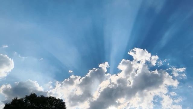 Солнце и облака смотреть онлайн