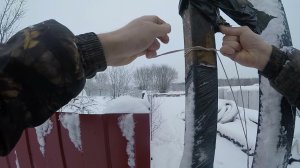 Как привязать шнурку по уровню для установки столбов забора