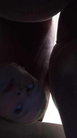 Сколько я продержусь в фейковом домике из подушек?