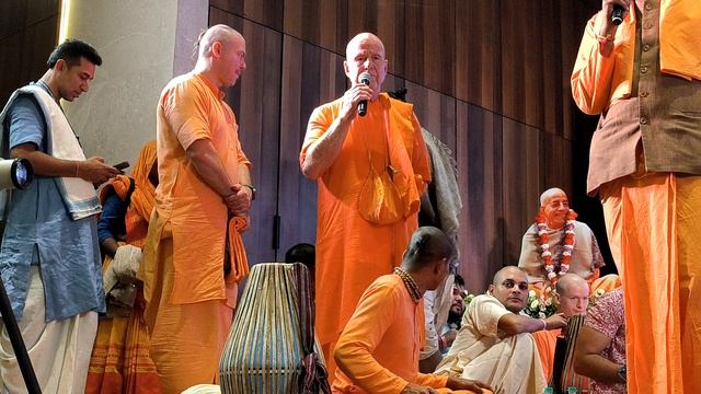 2026_01_10 | BB Govinda Swami | Несколько слов 3 eng, киртан-мела день 1. Сурат смотреть онлайн