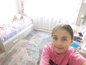 24 часа в комнате своей сестры