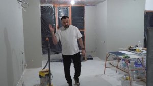 Идеальные стены: Сколько слоёв краски нужно наносить на стену? Ремонт в челябинской новостройке