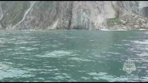На Камчатке продолжают искать рыбаков с перевернувшегося катера